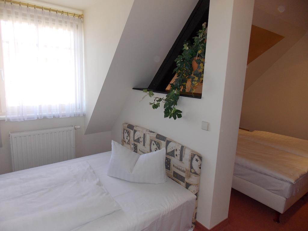 Gasthof Und Landhotel Zur Ausspanne Klipphausen Cameră foto