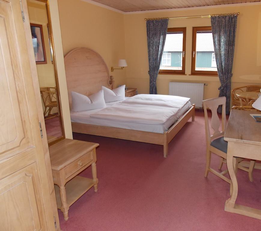 Gasthof Und Landhotel Zur Ausspanne Klipphausen Cameră foto